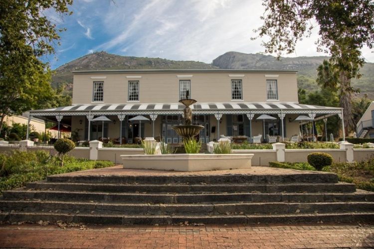 Restaurants in Paarl: Cattle Baron Grill and Bistro
