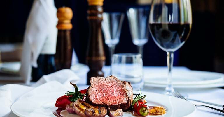De Kloof Restaurant steak and wine
