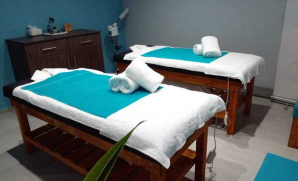 A 90 Minute Pamper Package For 2 Including A Massage And Your Choice Of