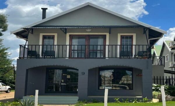 A Midweek Self-Catering Stay For 2 People in Dullstroom