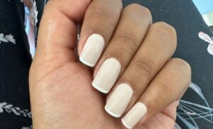 An Deluxe Gel Nail Combo in Bedfordview