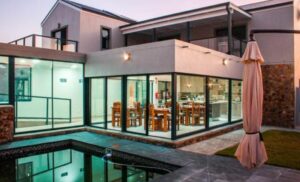 A Luxurious Coastal Getaway for 2 in Hermanus