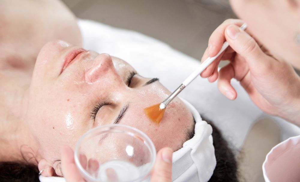Get this chemical peel with anti-ageing facial package - Daddy's Deals