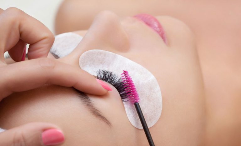 Become a Lash Artist with an Online Course