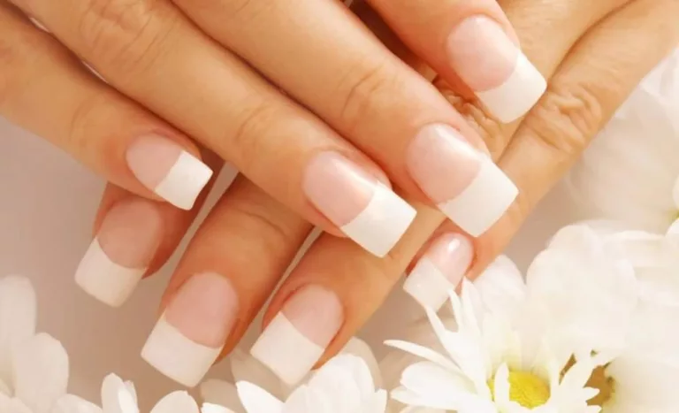 Get a Glamourous New Set of Acrylic Nails