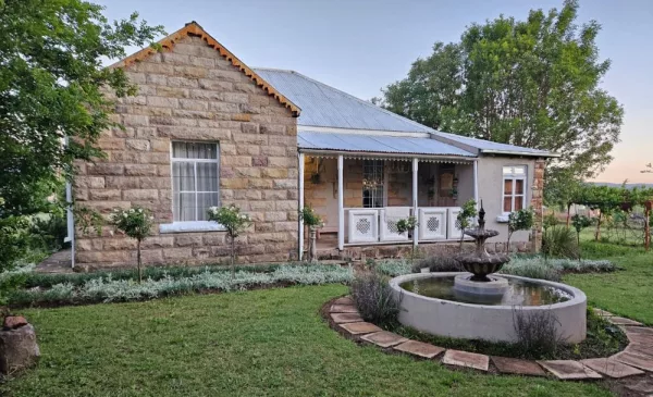 A Rustic 1-Night Stay at a Farm Cottage in Paul Roux