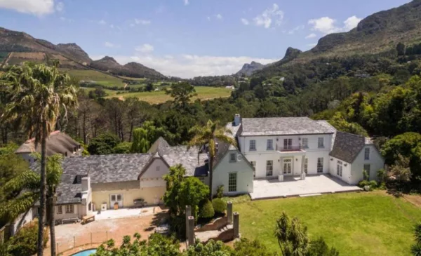 A Romantic Stay in a Deluxe Suite in the Constantia Valley