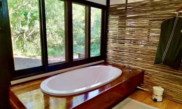 Bush lodge
