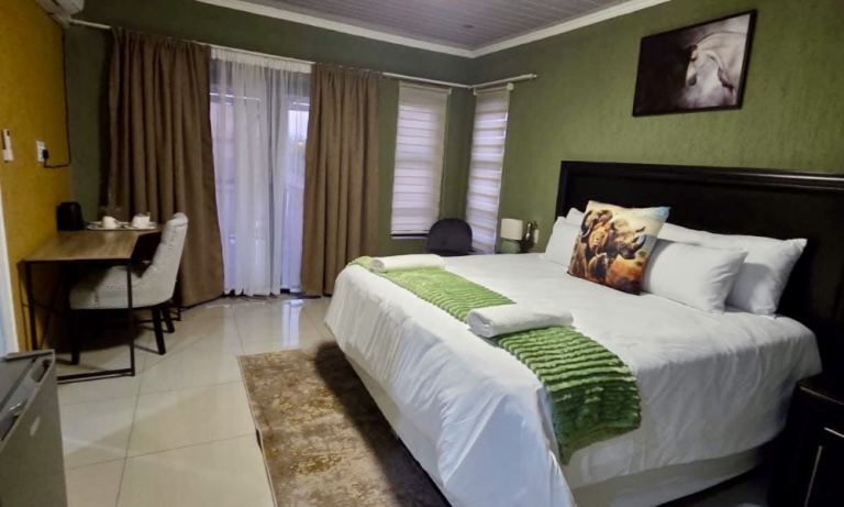 1 Night Accommodation & Spa Pampering Package for 2 People